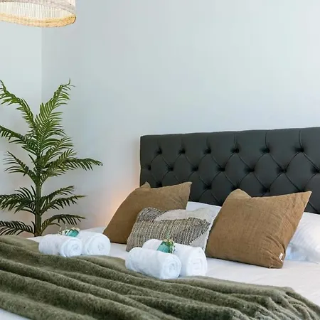 Huswell - Frontal Seaview In