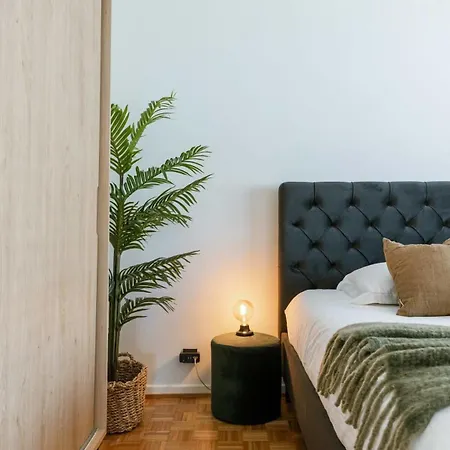 Huswell - Frontal Seaview In Ostend