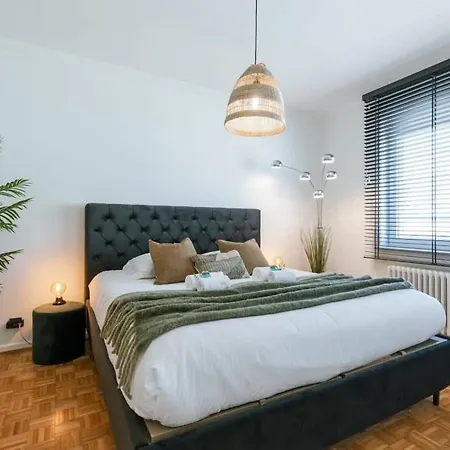 Huswell - Frontal Seaview In