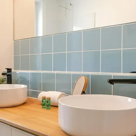 Huswell - Frontal Seaview In