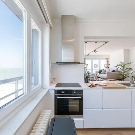 Huswell - Frontal Seaview In