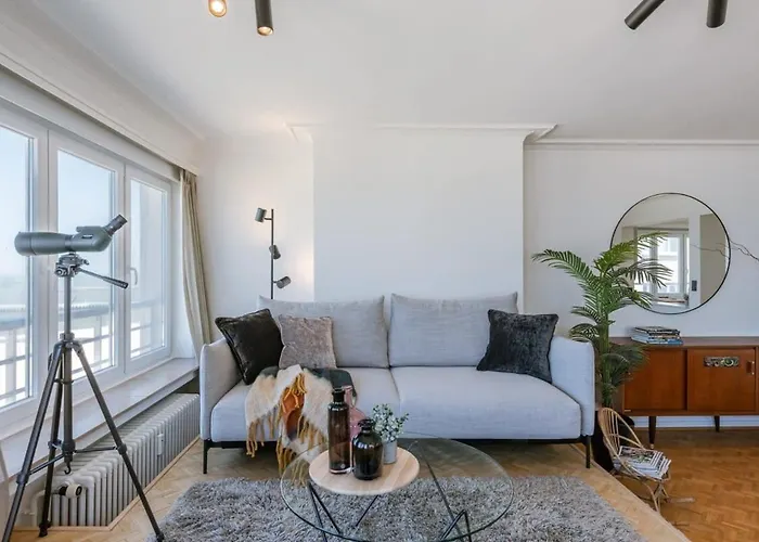 Huswell - Frontal Seaview In