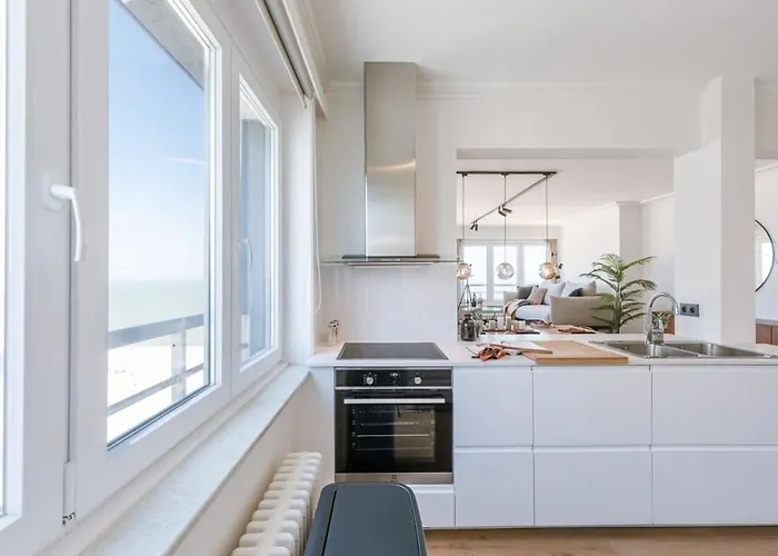 Huswell - Frontal Seaview In